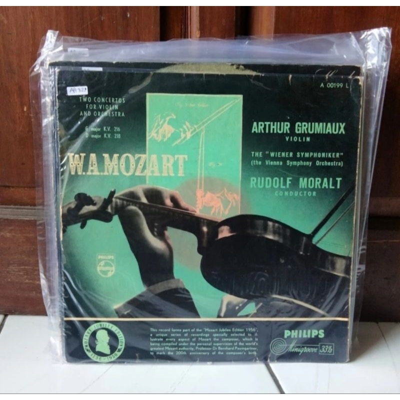 VINYL PIRINGAN HITAM 12 W A MOZART