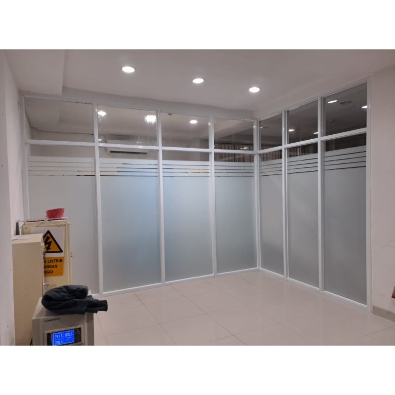 partisi kaca aluminium