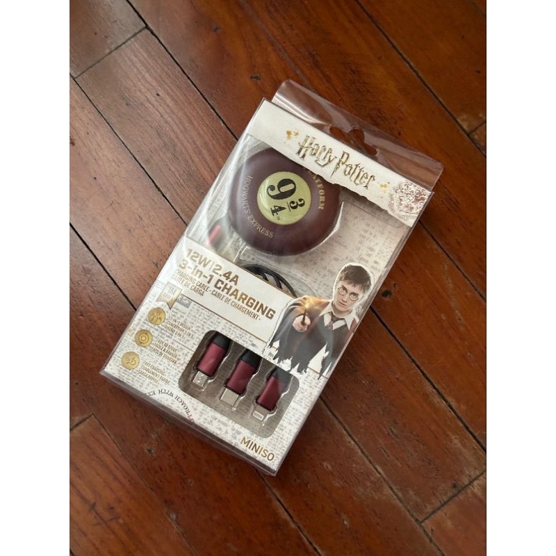 Kabel Charger 3 in 1 Miniso x Harry Potter. Warna merah maroon. Original. Barang baru