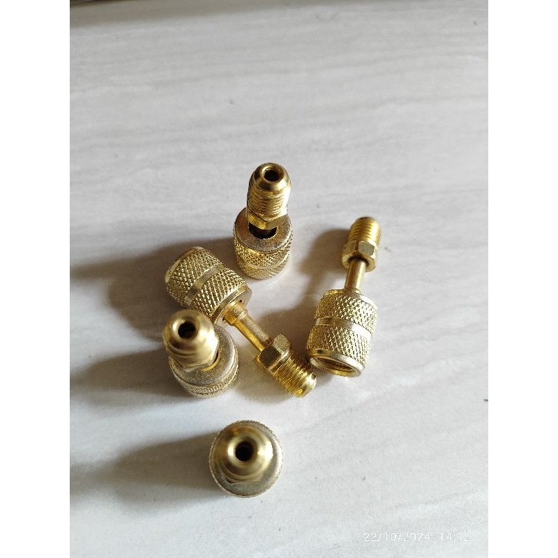 1 pcs adaptor R22 ke R32 / R410 murah adaptor cek selang ac rumah Adaptor selang r22 ke r32 converte