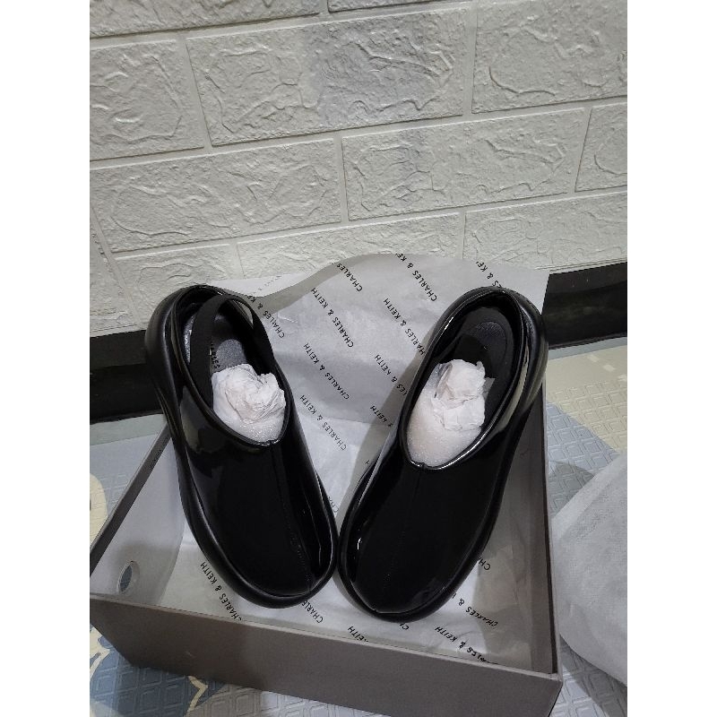 sepatu charles & keith