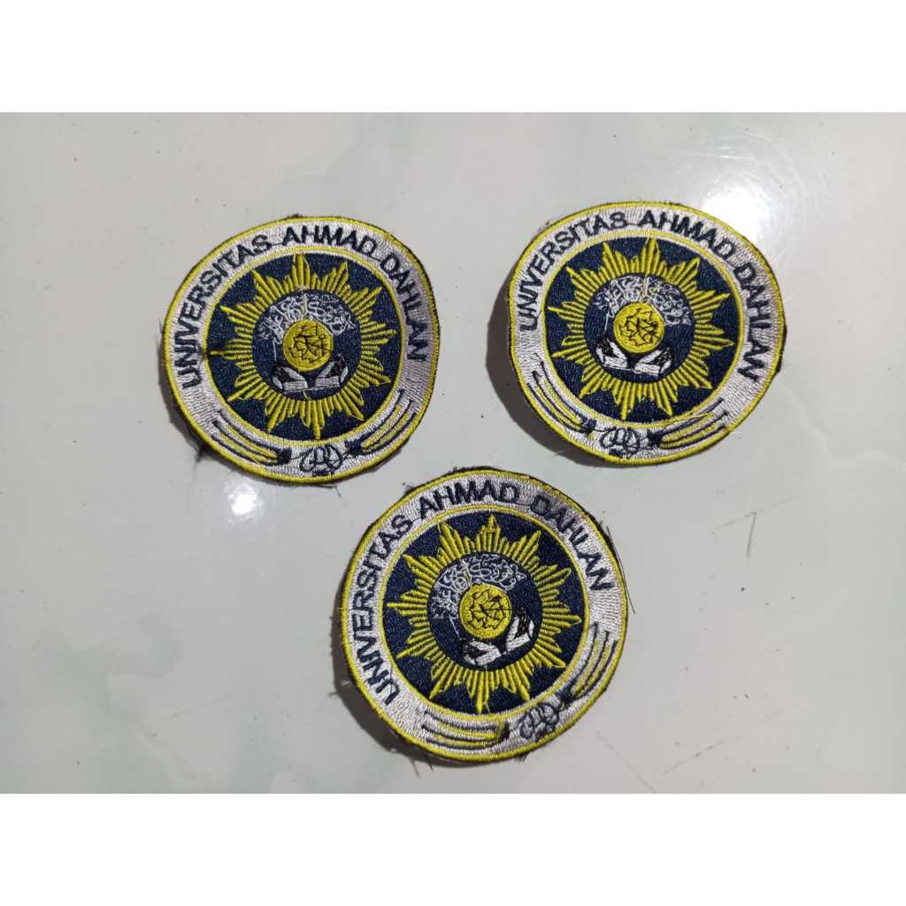 LOGO BET/LOGO BERWARNA UNIVERSITAS AHMAD DAHLAN