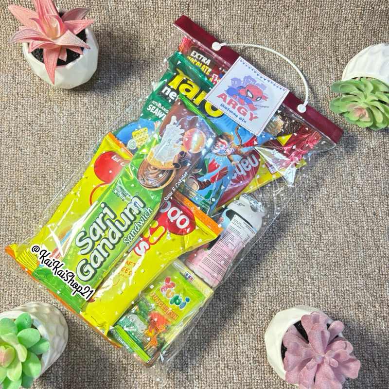 

Hampers Snack Kemasan Plastik Pita(FREE KARTU UCAPAN)