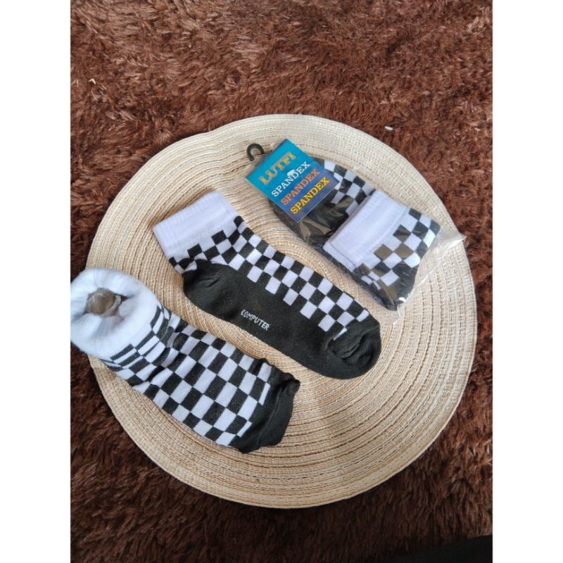 KAOS KAKI CATUR MATA KAKI/kaos kaki motif kotak catur