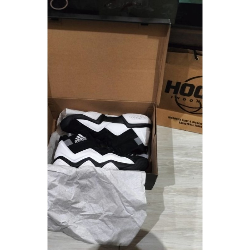 Sepatu Basket Kobe Adidas Top Ten 2000