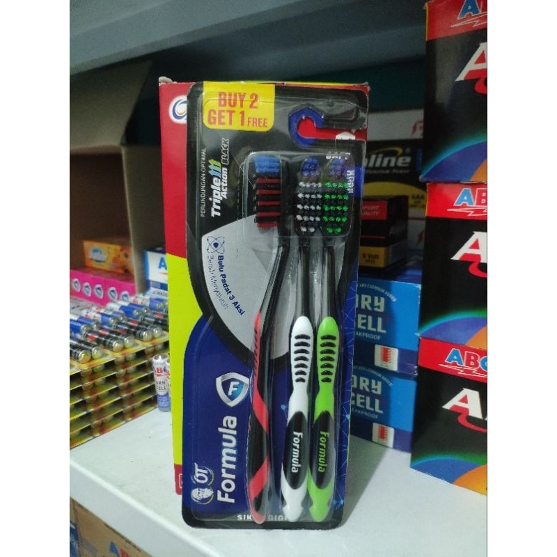 sikat gigi formula triple action black isi 3