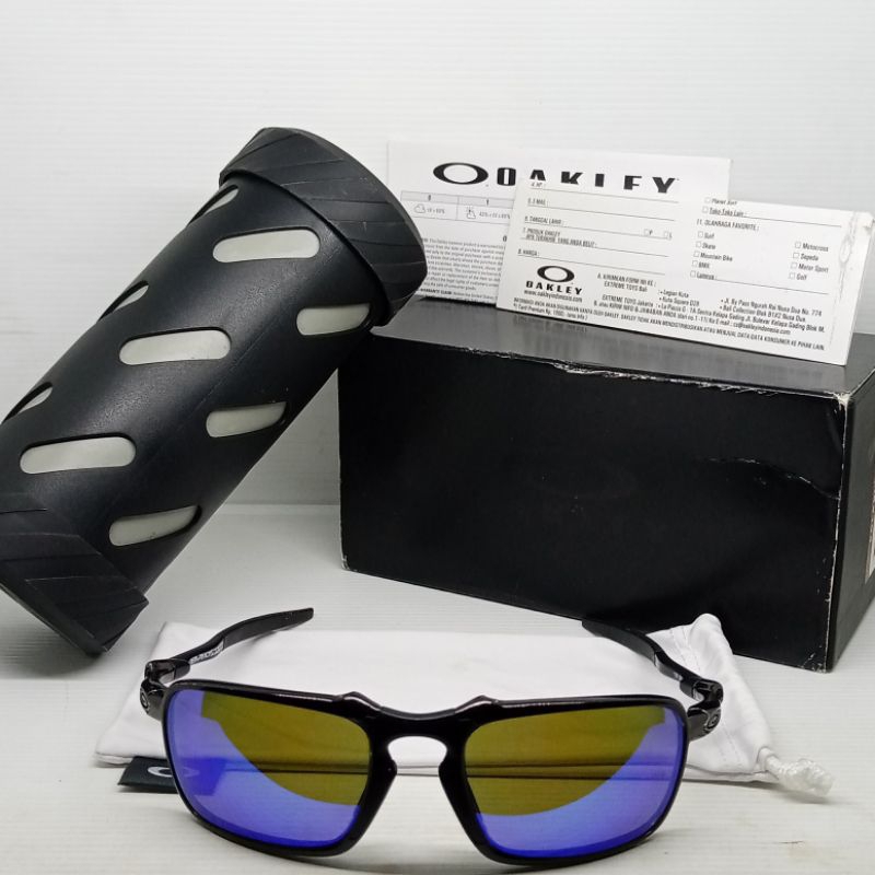Oakley Badman Dark Carbon Frame With Ice Blue Polarized OO6020-03 Lens