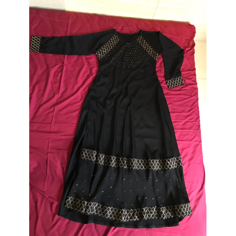 [PRELOVED] ABAYA HITAM MOTIF