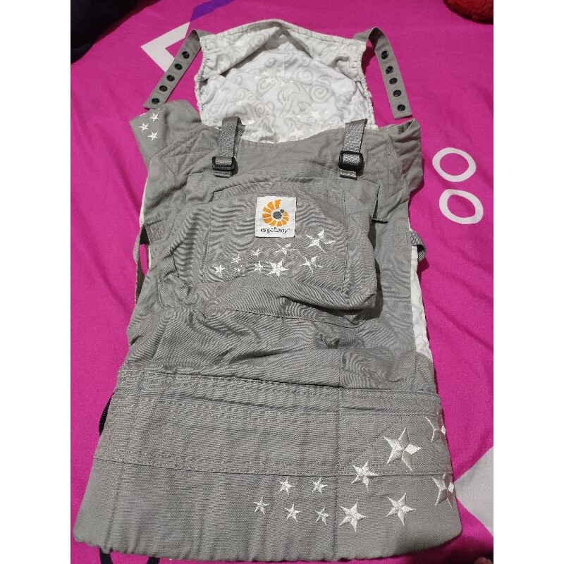 Gendongan bayi second preloved Ergobaby M shape Original