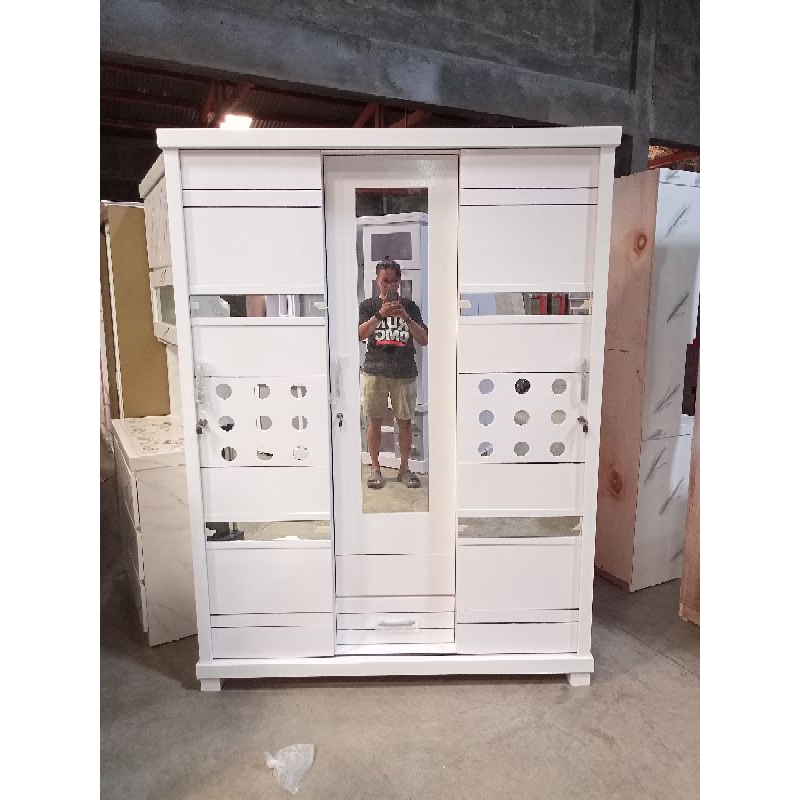 lemari pakaian pintu 3 geser