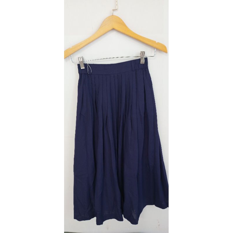 rok plisket biru dongker