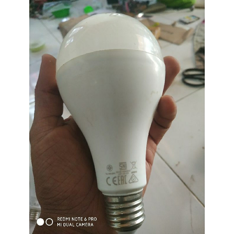 LED off philips 19 watt