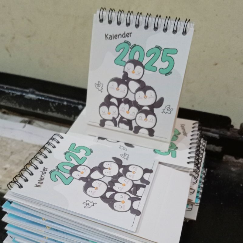 

KALENDER 2025 / KALENDER MEJA MINI