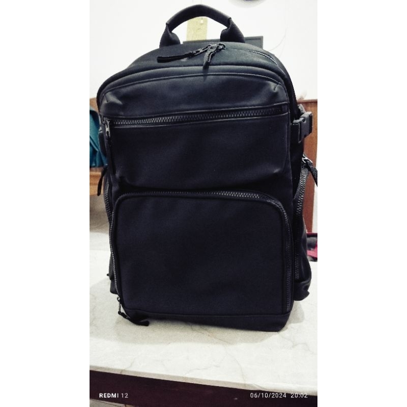 (BRAND NEW)(KONDISI BARU)TAS BACKPACK ZARA BLACK. TAS RANSEL HITAM.TAS RANSEL BESAR