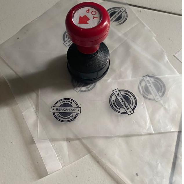 

Cetak Stempel Plastik Kiloan Plastik Putih Stempel Flast Tinta Permanen Stempel sudah Dapat tinta Permanen 1 Botol