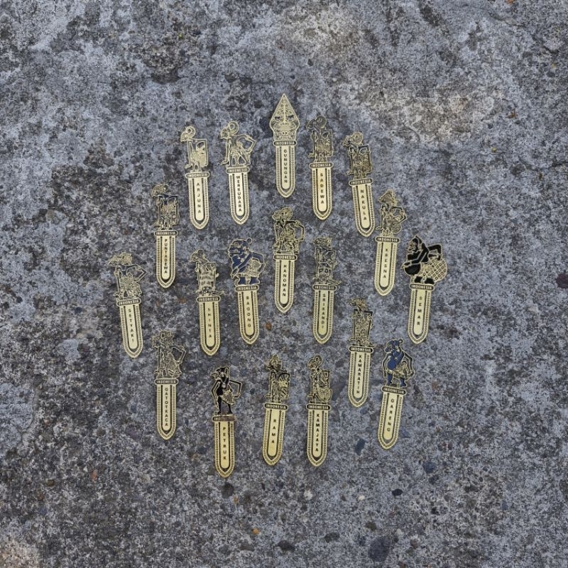 

Pembatas Buku Wayang Logam Kuningan