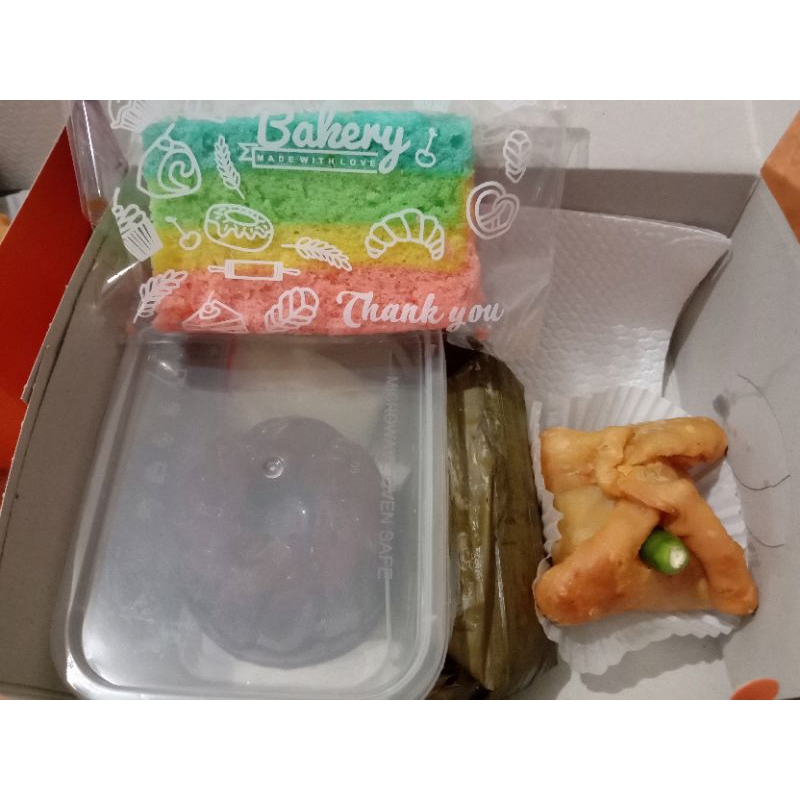 

PAKET SNACK 4 KUE