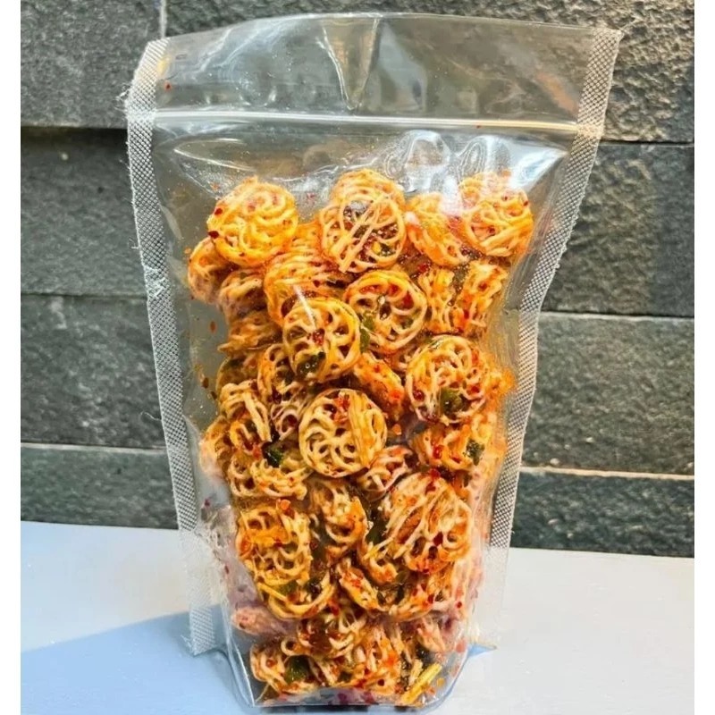

KERUPUK SEBLAK MAWAR BANTET EXTRA PEDAS DAUN JERUK 150GR - SEBLAK SEBRING