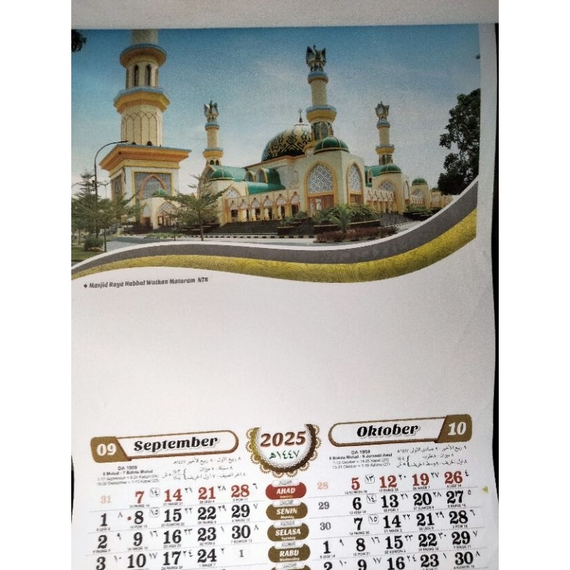 

Kalender dinding islami 2025 Masehi dan Hijriyah gambar masjid