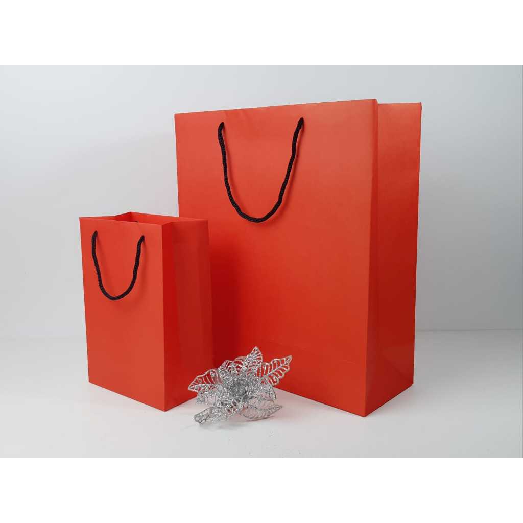 

Paperbag Red Craft Polos Uk ( 15x9x22cm ) & ( 30x12x35cm )