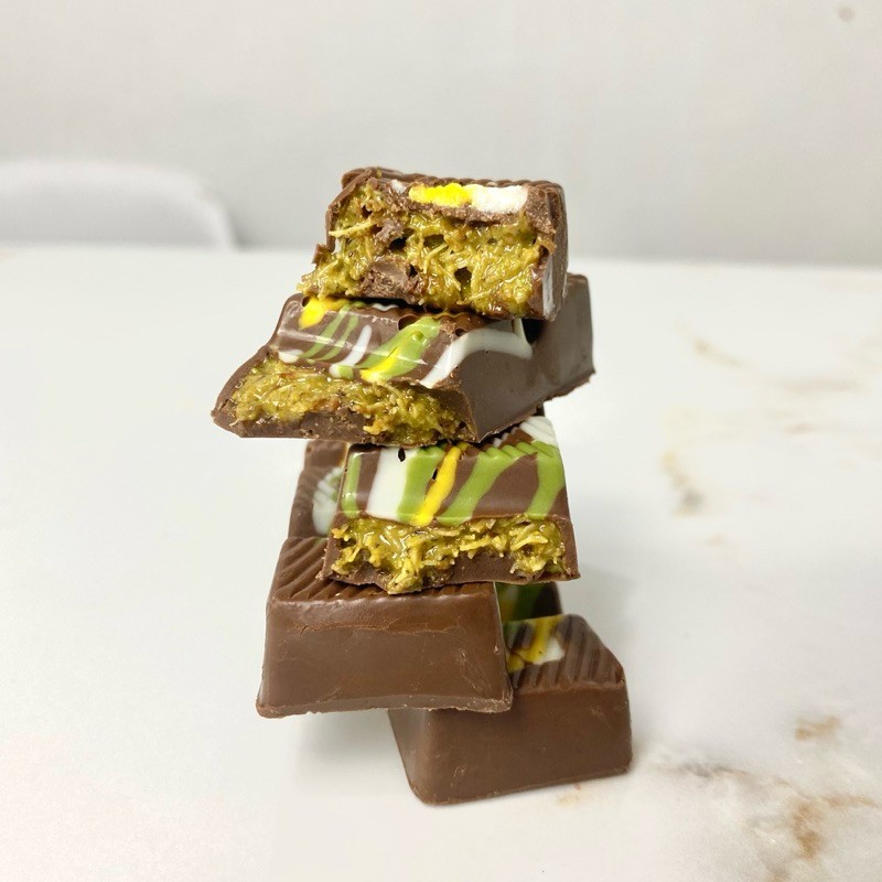 

Cho - Cweeet Chocolate Bar Crispy Pistachio Kunafe Bite Size | Coklat Viral Dubai