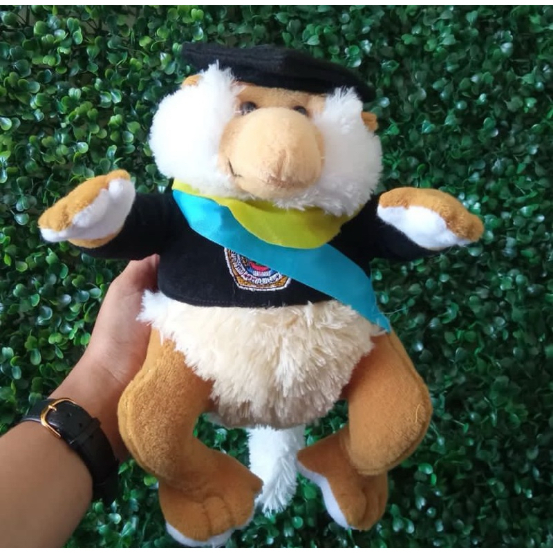 Boneka Bekantan Wisuda Uniska (Galeri Uniska)