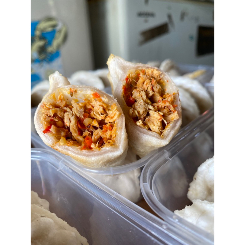 

CIRENG AYAM SUWIR PEDAS + CHILI OIL PER BOX ISI 5pcs