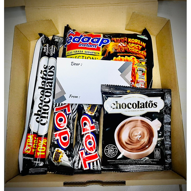 

Black Hampers Snack Kado Ulang Tahun Wisuda Anniv Box Hampers