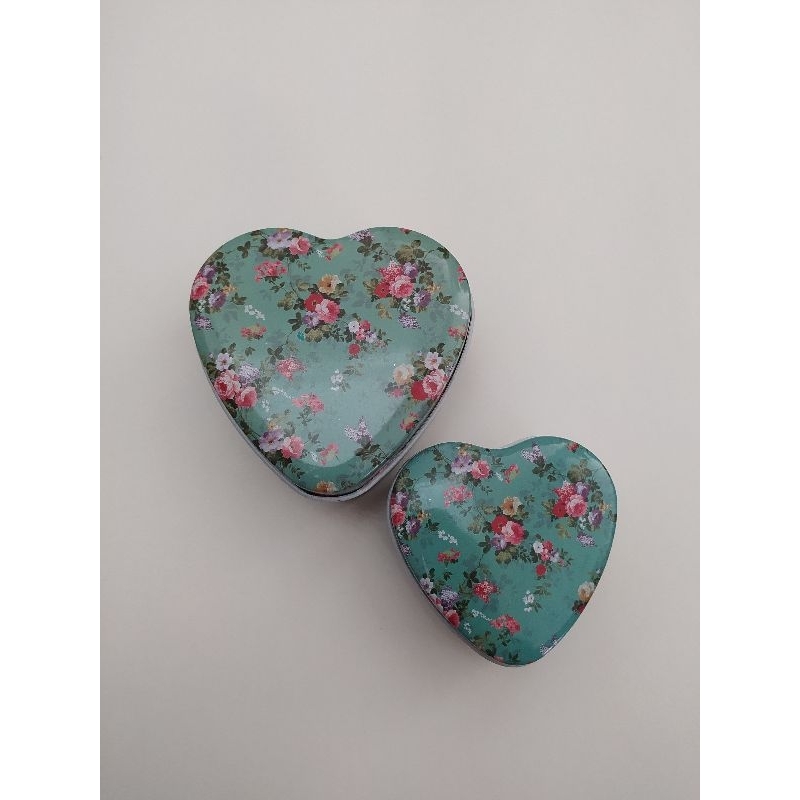 

Kaleng Hati Bunga/Box Kaleng Love Tosca