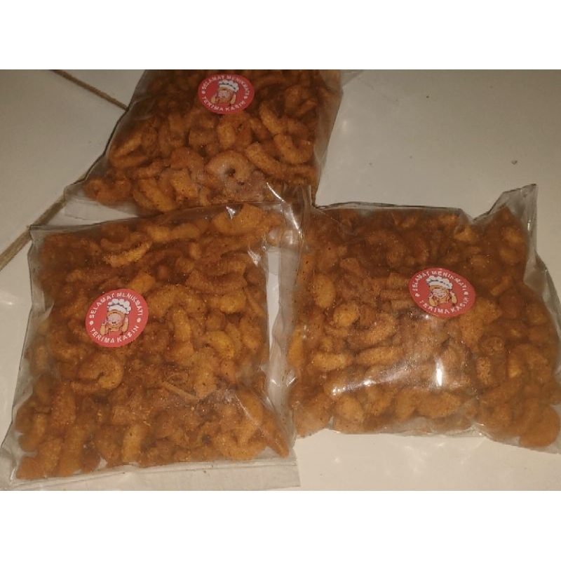 

makaroni cemilan rasa pedas asin
