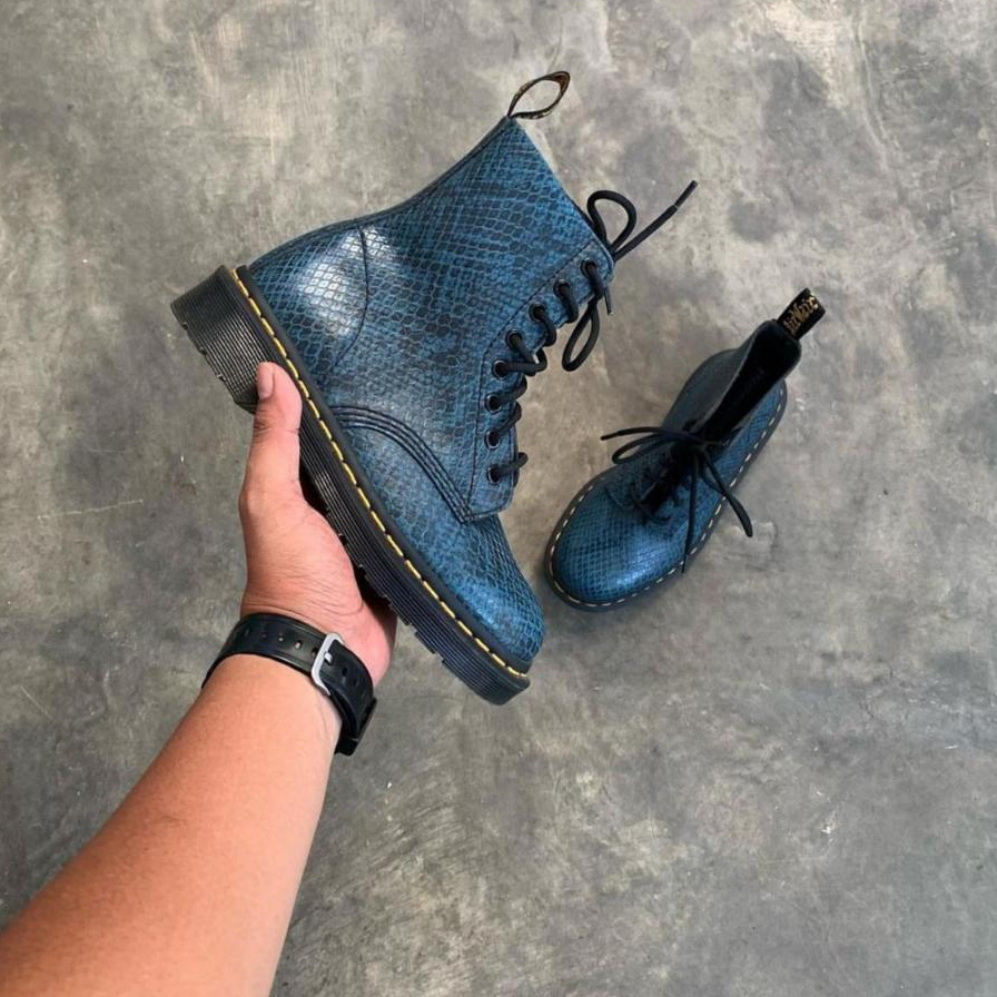 BNWB - Dr. Martens 1460 pascal viper in lake Blue