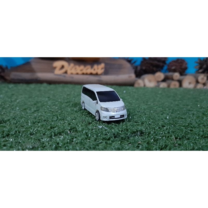 Diecast Miniatur Nissan Serena C25 putih skala 1:72