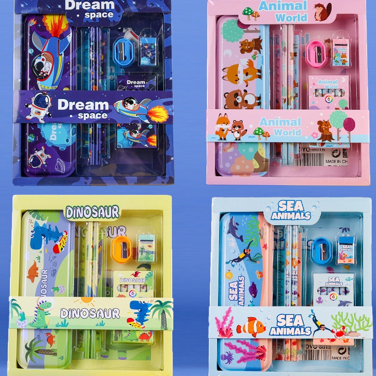 

Grosir Baru SET ATK GIFT BOX KIDS ANAK MOTIF ASTRONOT DINOSAURUS ANIMAL OCEAN UNICORN CARS SPIDERMAN FROZEN PRINCESS HELLO KITTY DORAEMON PONY PENSIL PENGGARIS PENGHAPUS RAUTAN 1 SET PENCIL HADIAH P9