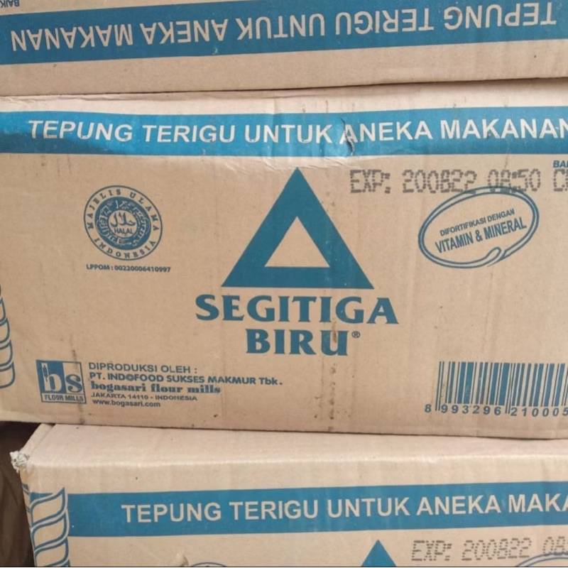 

Tepung Terigu Cap Segitiga Biru 1 dus / 1 karton 12 kg isi 12 pcs 1 kg