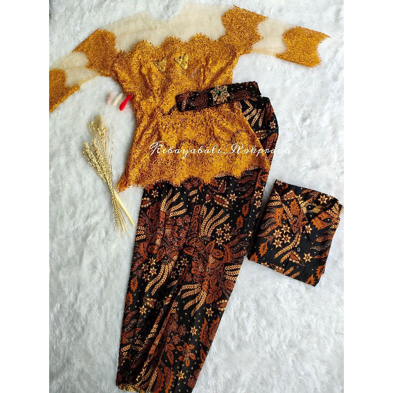 SATU SET KEBAYA MODIFIKASI KEBAYA BALI KEBAYA COKLAT GOLD KEBAYA COUPLE BATIK