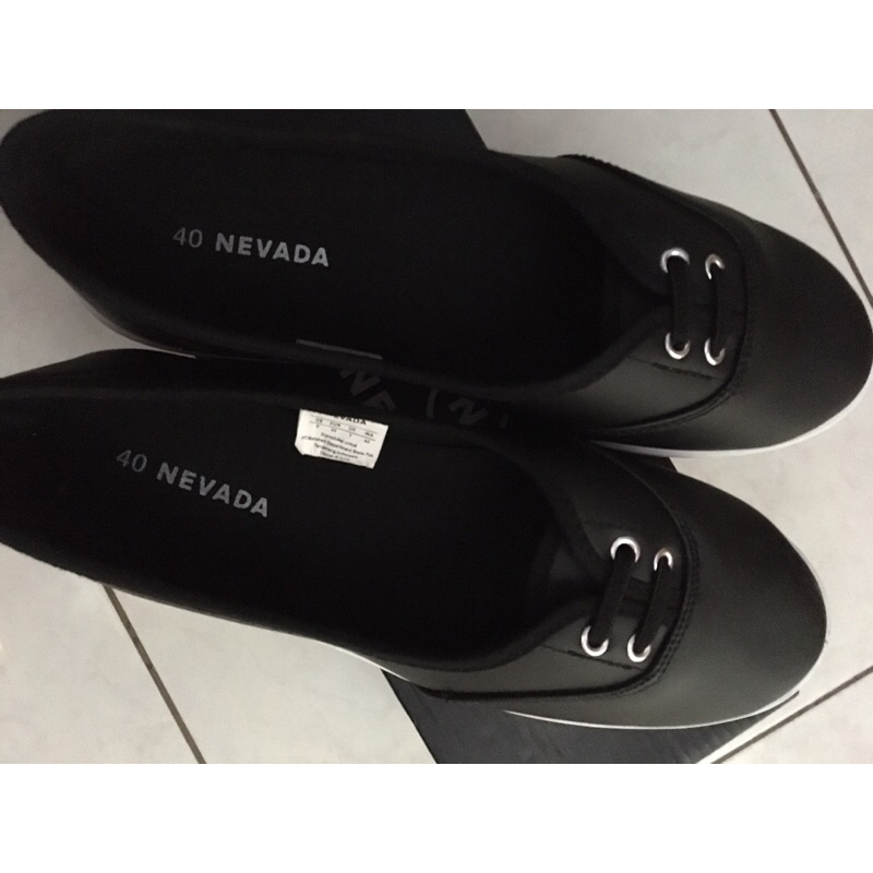 NEVADA - Sneakers Wanita Slip On uk. 40 (Preloved)