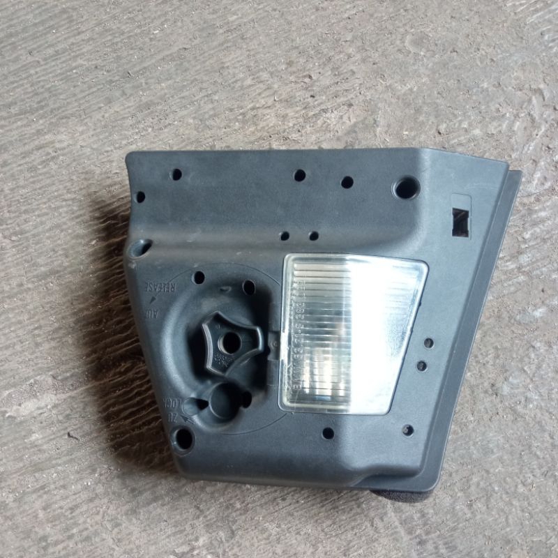 Rumah Bohlam Stoplamp Kiri Original BMW E46 Favelift