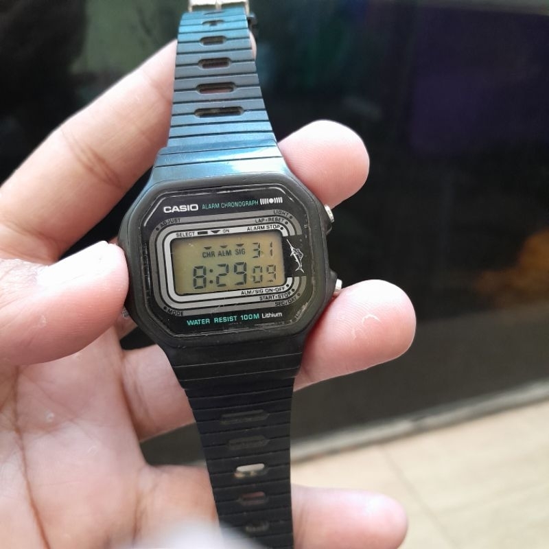 Vintage Casio marlin W - 200 digital watch