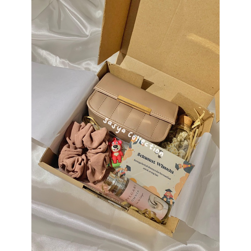 

[Sasya]Kado Hampers Gift Box Hadiah Ulang Tahun Perempuan Wanita Cewek Wisuda Graduation Pernikahan