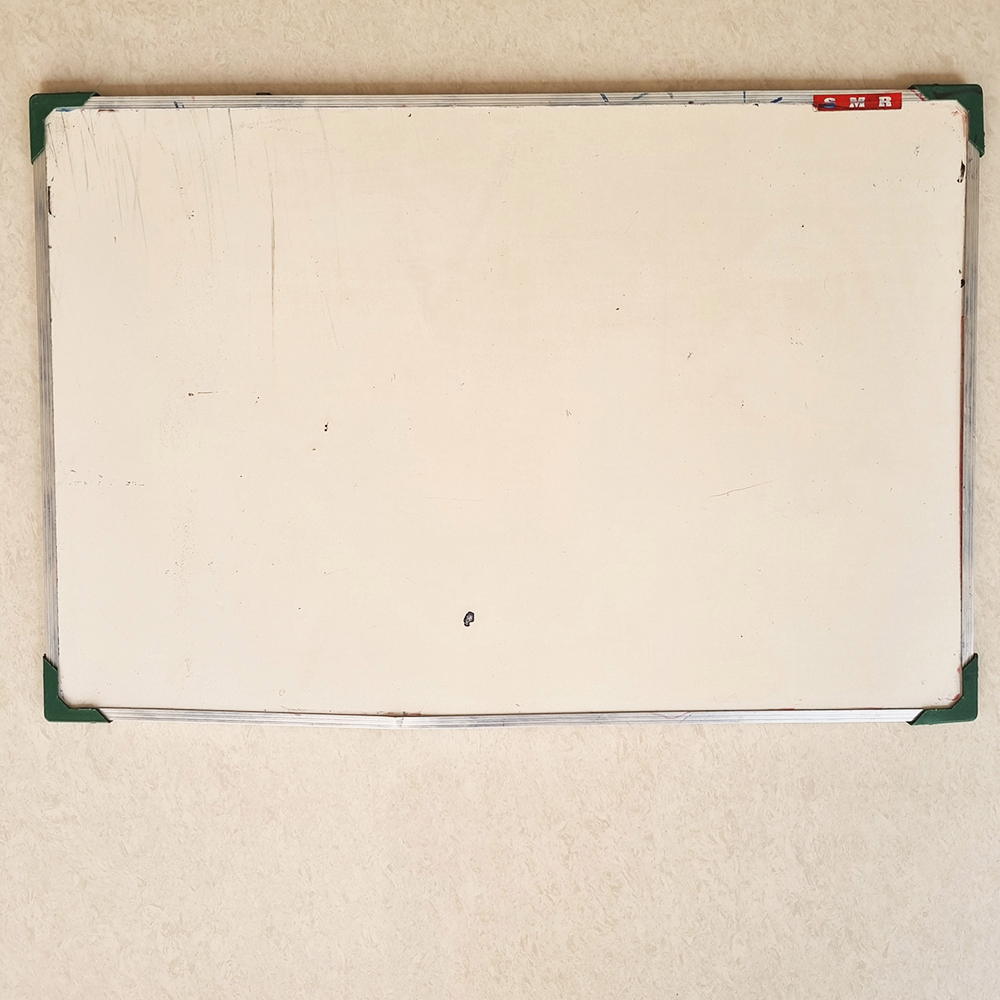 

PRELOVED WHITE BOARD PAPAN TULIS PUTIH SMR 40x60 seken