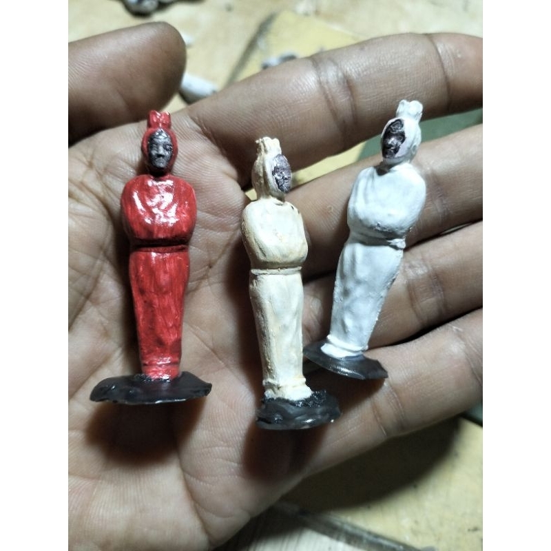 Miniature figure Patung Setan Horor Pocong