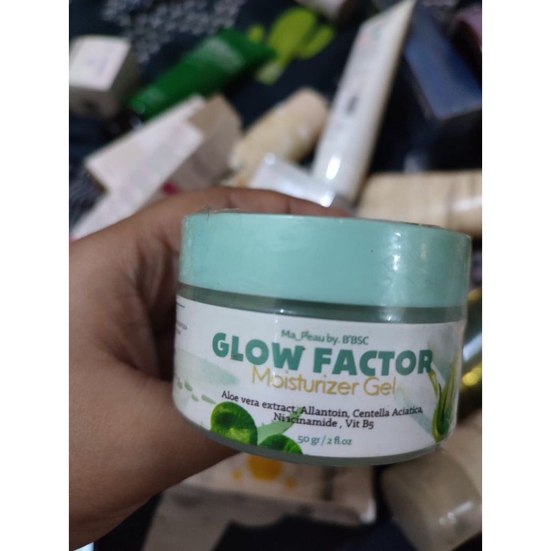 Glow factor moisturizer gel.