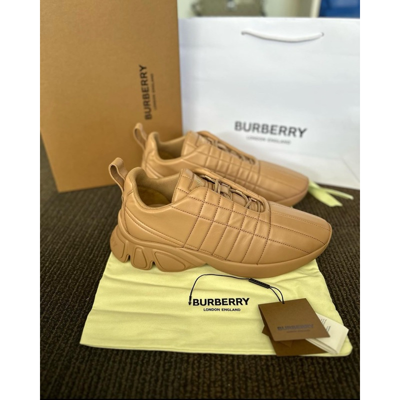 sepatu kulit burberry sneakers