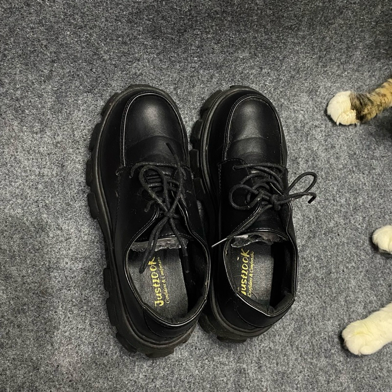 Preloved Docmart sepatu wanita hitam