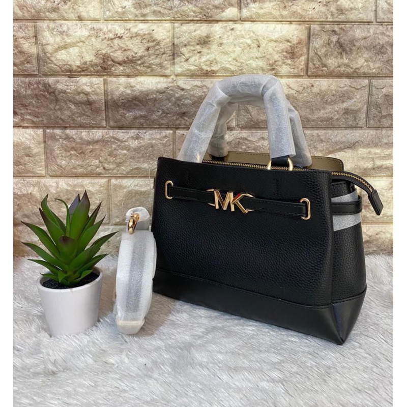 Tas wanita MK satchel black small new authentic original hanya menjual original Store lengkap tag