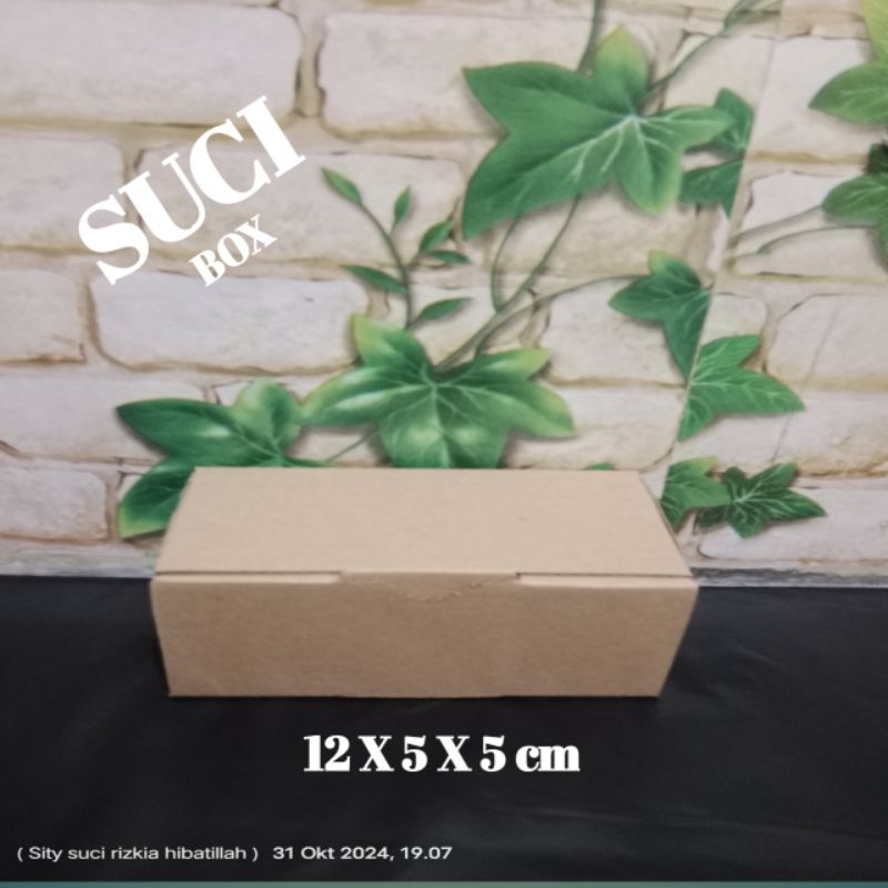 

kardus/karton box ukuran 11,5 X 5 X 5 cm buat packing olsop souvenir dll, model pizza