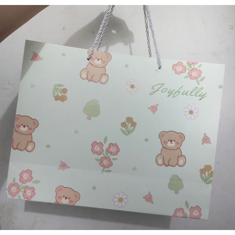 

PAPER BAG LUCU GOODIE BAG UKURAN 33 x 25,5 x 11 KARAKTER BERUANG