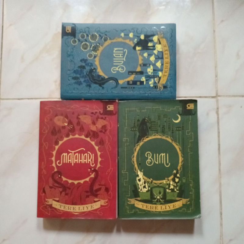 

3pcs NOVEL PRELOVED TRLYE