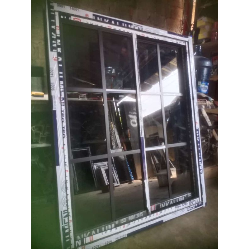 jendela sliding ornamen