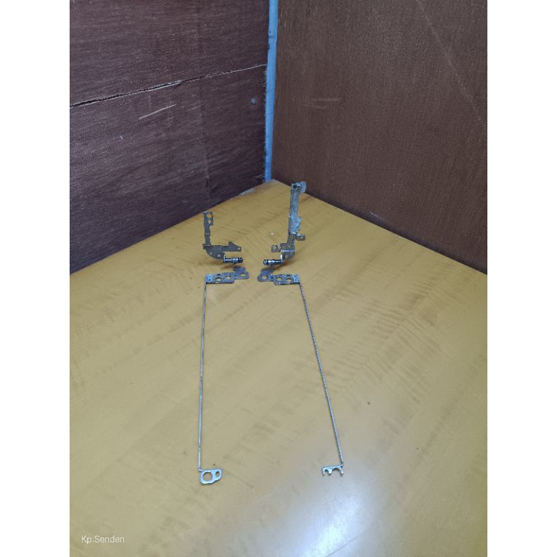 Engsel Laptop Toshiba Satellite L40-A